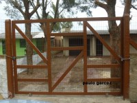 /album/ampla-casa-na-praia-zona-norte-de-capao-casa-alvenaria-3-quartos-sendo-1-suite-banheiro-social-cozinha-grande-6x6-garagem-com-churrasqueira-rua-paralela-com-paraguassu-lado-serra-semi-mobiliada-450-metros-da-praia-r-125-000/a9925641975-jpg/